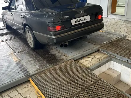 Mercedes-Benz E 280 1993 года за 3 500 000 тг. в Костанай – фото 8