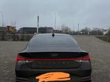 Hyundai Elantra 2023 года за 10 200 000 тг. в Уральск – фото 2