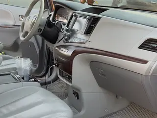 Toyota Sienna, 2013