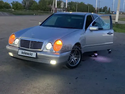 Mercedes-Benz E 200 1996 года за 2 600 000 тг. в Атбасар