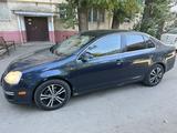 Volkswagen Jetta 2009 года за 2 500 000 тг. в Уральск – фото 2