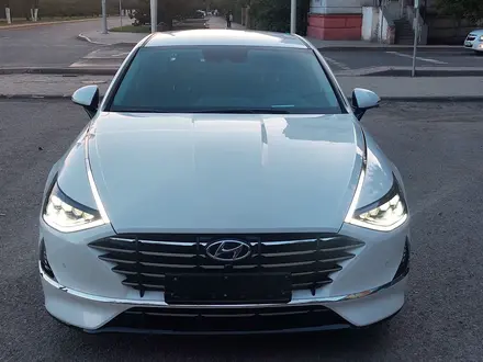 Hyundai Sonata 2022 года за 14 200 000 тг. в Караганда – фото 2