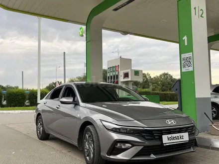 Hyundai Elantra 2024 года за 9 800 000 тг. в Актобе – фото 2