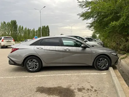Hyundai Elantra 2024 года за 9 800 000 тг. в Актобе – фото 5