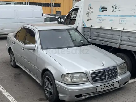 Mercedes-Benz C 220 1994 года за 2 200 000 тг. в Караганда