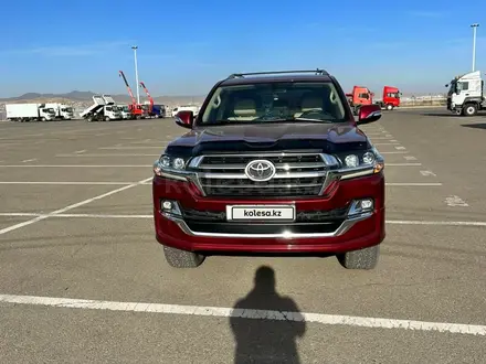 Toyota Land Cruiser 2019 года за 27 000 000 тг. в Астана