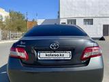 Toyota Camry 2010 года за 6 100 000 тг. в Атырау – фото 2