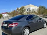 Toyota Camry 2010 года за 6 100 000 тг. в Атырау – фото 3