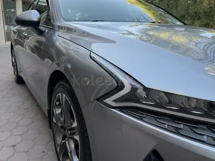 Kia K5 2021 года за 11 000 000 тг. в Алматы – фото 13