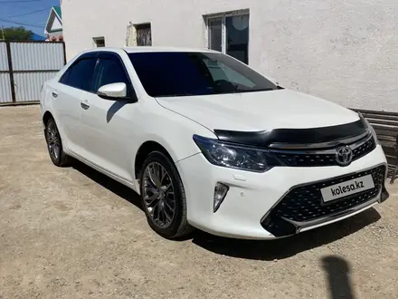 Toyota Camry 2015 года за 9 500 000 тг. в Атырау – фото 9