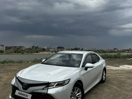 Toyota Camry 2020 года за 13 900 000 тг. в Атырау – фото 4