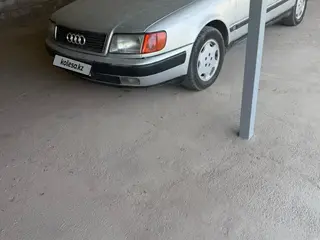 Audi 100
