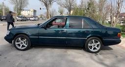 Mercedes-Benz E 230 1993 года за 1 450 000 тг. в Астана – фото 2