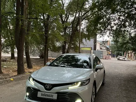 Toyota Camry 2018 года за 14 200 000 тг. в Тараз – фото 2