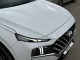 Hyundai Santa Fe 2021 года за 19 000 000 тг. в Караганда – фото 4