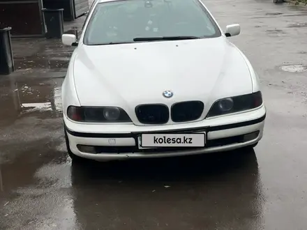 BMW 520 1997 года за 2 800 000 тг. в Алматы