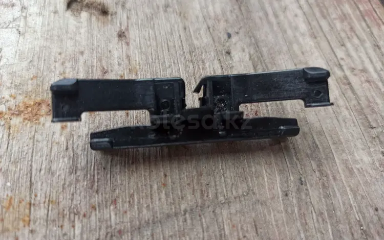 Клипса молдинга лобового стекла. за 3 000 тг. в Алматы