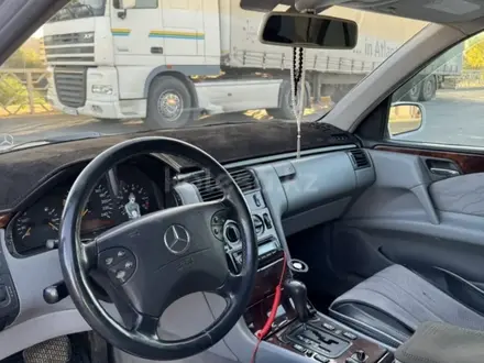 Mercedes-Benz E 280 1998 года за 2 999 000 тг. в Шымкент – фото 2