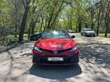 Toyota Camry 2021 года за 14 000 000 тг. в Алматы – фото 2