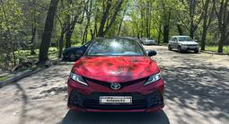 Toyota Camry 2021 года за 14 500 000 тг. в Алматы – фото 2