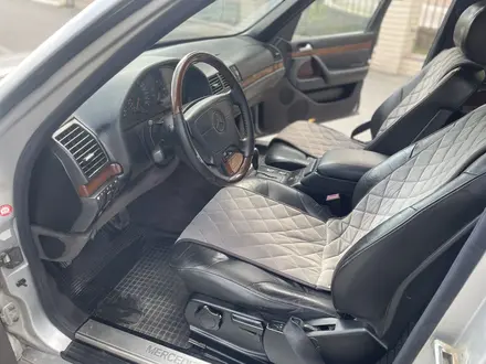 Mercedes-Benz S 320 1996 года за 3 000 000 тг. в Атырау – фото 11