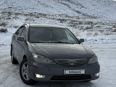 Toyota Camry 2005 года за 4 900 000 тг. в Усть-Каменогорск – фото 2