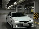 Toyota Camry 2018 года за 13 900 000 тг. в Алматы – фото 4