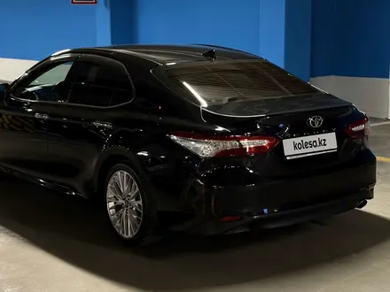 Toyota Camry 2018 года за 14 150 000 тг. в Алматы – фото 11