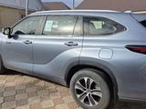 Toyota Highlander 2024 года за 26 000 000 тг. в Уральск – фото 2