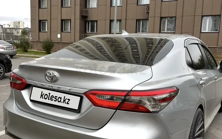 Toyota Camry 2019 года за 9 400 000 тг. в Астана