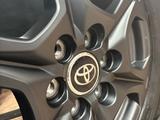Диски R18 для TOYOTA LAND CRUISER 300 с датчиками оригинал за 260 000 тг. в Алматы