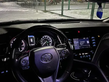 Toyota Camry 2018 года за 11 200 000 тг. в Экибастуз – фото 9
