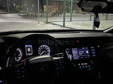 Toyota Camry 2018 года за 11 200 000 тг. в Экибастуз – фото 16