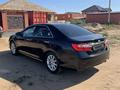 Toyota Camry 2014 годаfor10 400 000 тг. в Актобе – фото 9