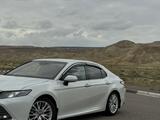 Toyota Camry 2018 года за 12 800 000 тг. в Жанаозен – фото 3