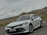 Toyota Camry 2018 года за 12 800 000 тг. в Жанаозен