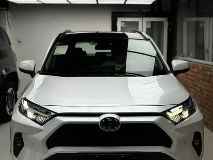 Toyota RAV4 Prestige 2024 года за 18 800 000 тг. в Алматы – фото 2