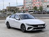Hyundai Elantra 2023 года за 8 800 000 тг. в Атырау – фото 2