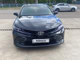 Toyota Camry 2019 года за 14 000 000 тг. в Атбасар – фото 2