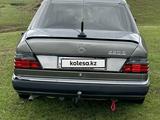 Mercedes-Benz E 220 1993 года за 2 200 000 тг. в Шымкент – фото 5