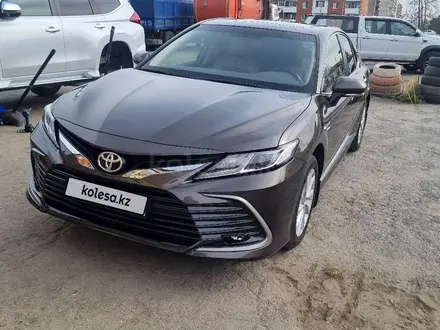 Toyota Camry 2022 года за 17 750 000 тг. в Костанай