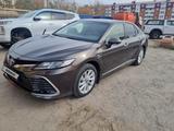 Toyota Camry 2022 года за 17 750 000 тг. в Костанай – фото 2