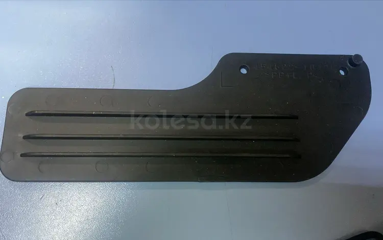 Брызговик облицовки на подножку левый TOYOTA LAND CRUISER 200 за 8 000 тг. в Астана