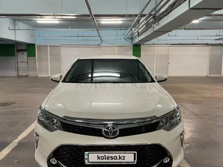 Toyota Camry 2017 года за 14 300 000 тг. в Астана