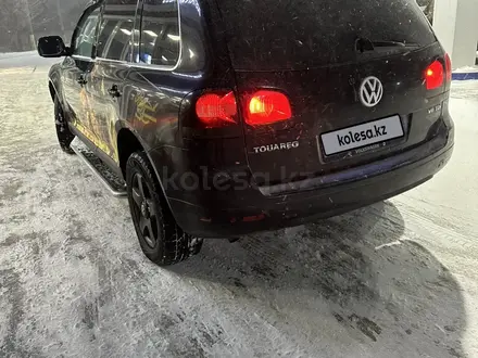 Volkswagen Touareg 2005 года за 3 400 000 тг. в Костанай – фото 10