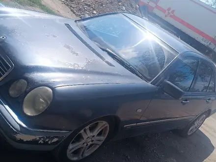 Mercedes-Benz E 240 1997 года за 1 500 000 тг. в Алматы – фото 2