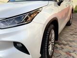 Toyota Highlander 2023 года за 33 500 000 тг. в Алматы – фото 4