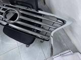 Решетка радиатора Lexus LX 570 2012-2015 за 150 000 тг. в Алматы – фото 3