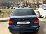 Mercedes-Benz C 200 2002 годаүшін3 300 000 тг. в Усть-Каменогорск – фото 4