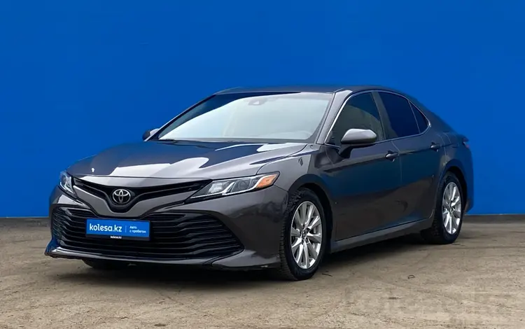 Toyota Camry 2018 года за 11 830 000 тг. в Алматы